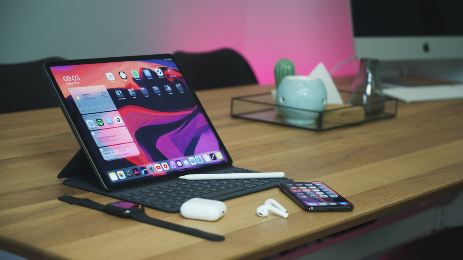 Hình ảnh cho danh mục Biến iPad thành Laptop làm việc đầy tiện lợi